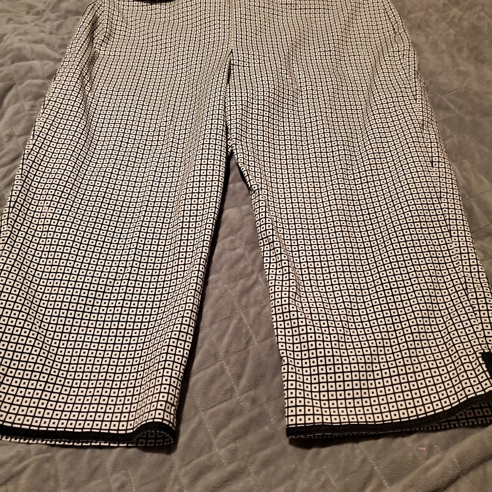 Black and white Capri pants